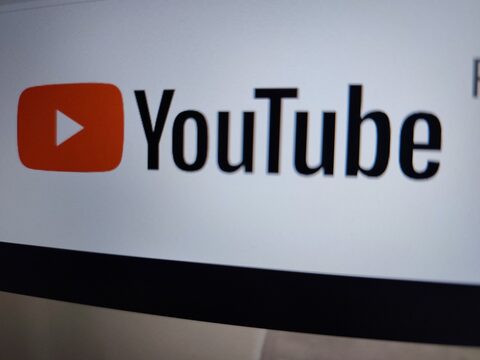 YouTube anunță testarea instrumentului AI conversațional în aplicațiile pentru televizoare, console și playere media